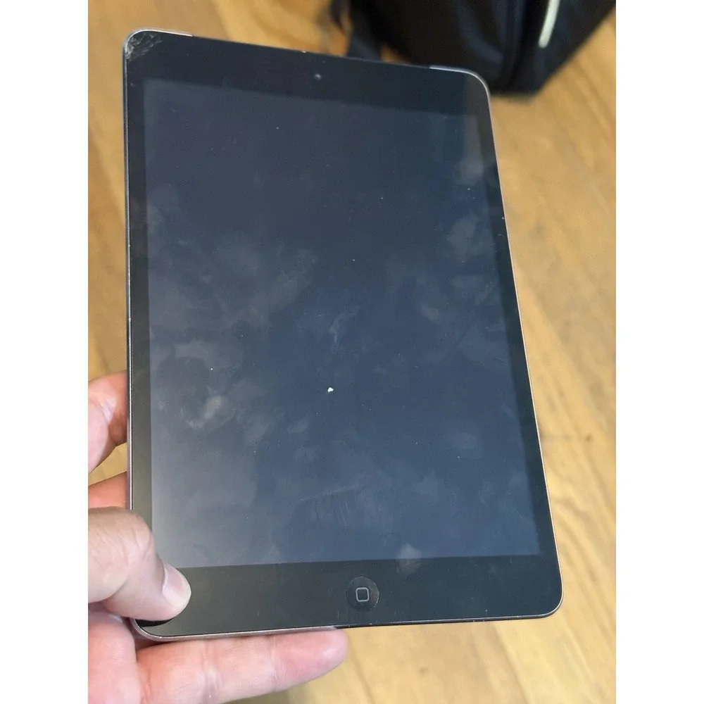 iPad Mini 2 128gb , Model A1490, Parts Only , (read) Bundle